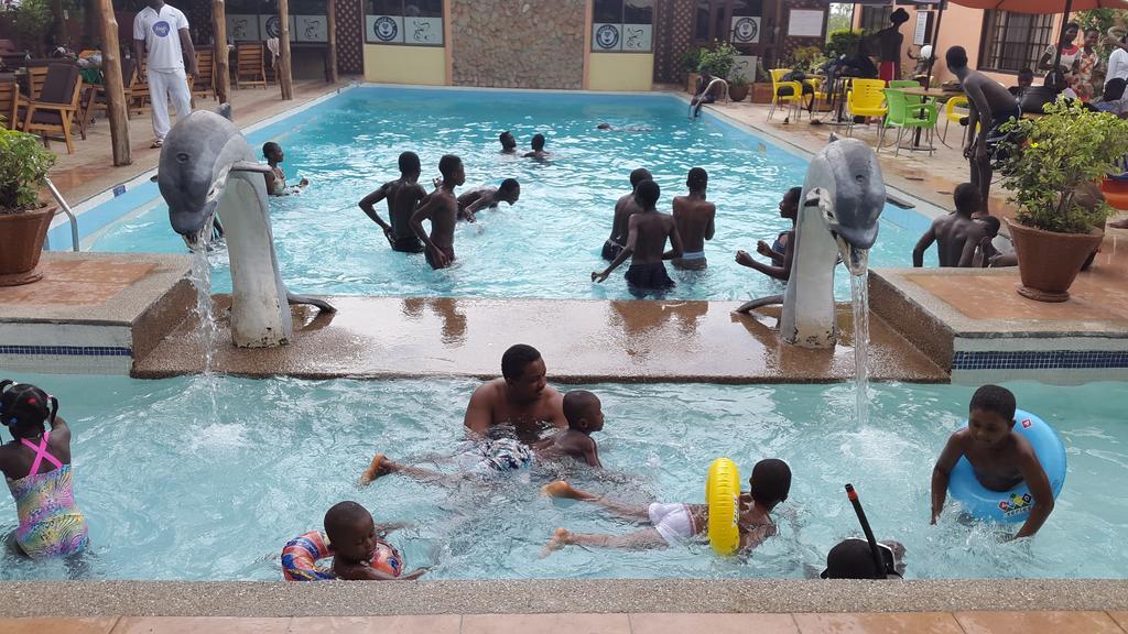Sir Max Hotel Kumasi Bagian luar foto